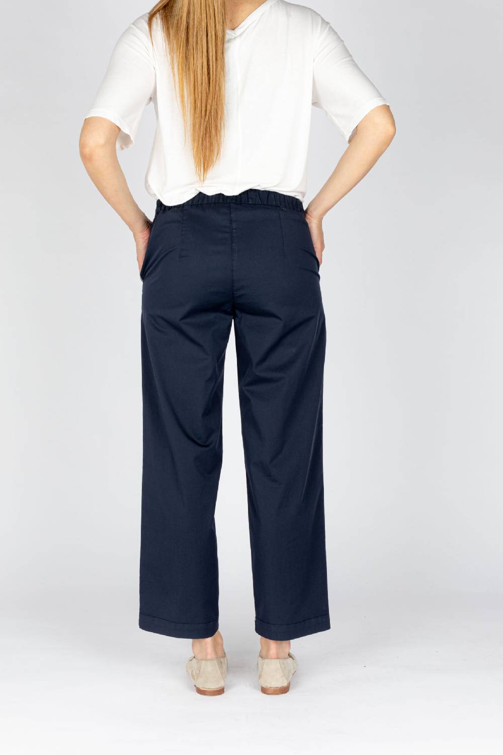 L.Pucci Pantaloni a gamba morbida tessuto popeline stretch colore blu Sottocosto