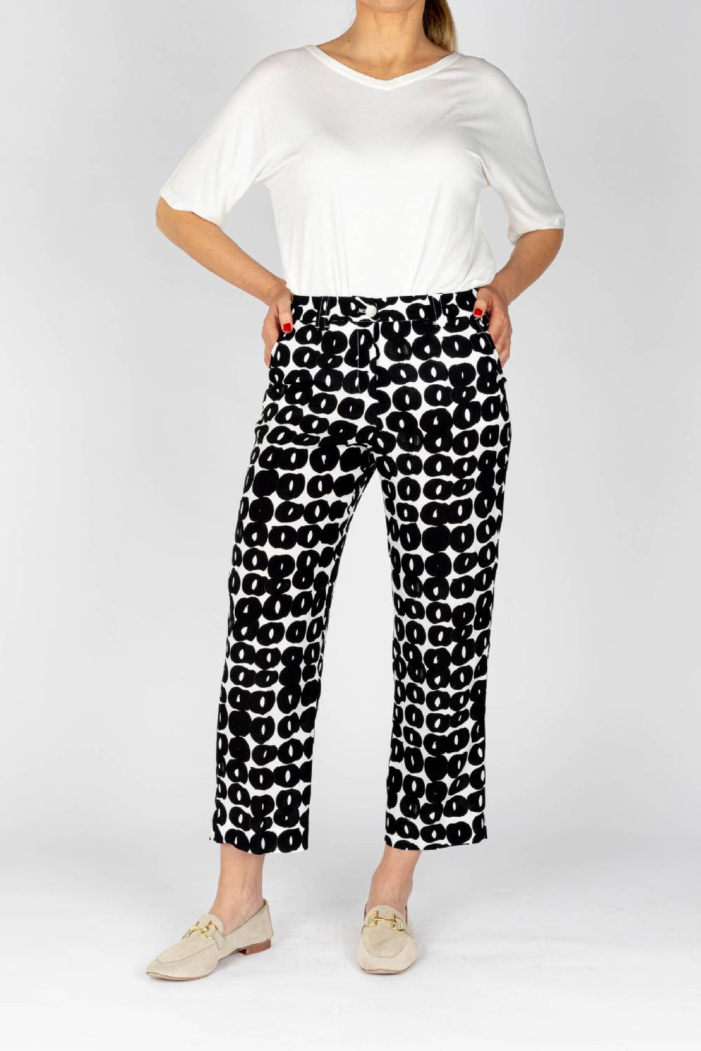 L.Pucci Pantaloni colore nero gamba larga tessuto viscosa stampa cerchio Qualità Garantita