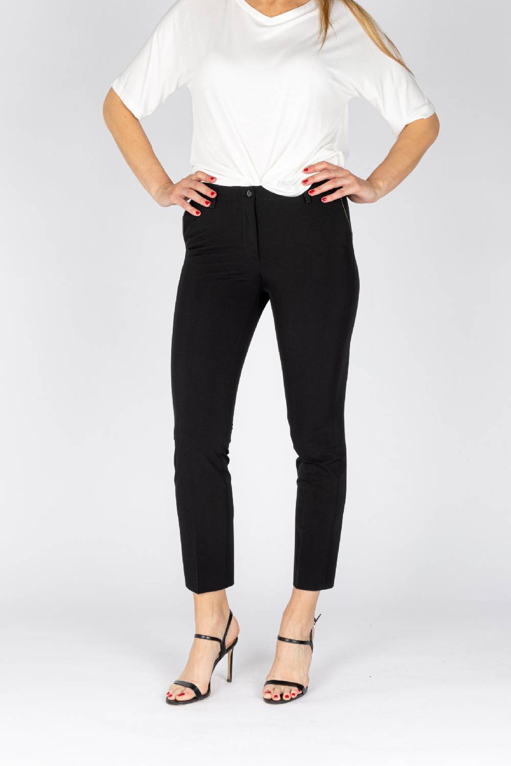 L.Pucci Pantaloni modello gamba stretta tessuto tecnico stretch colore nero Economico