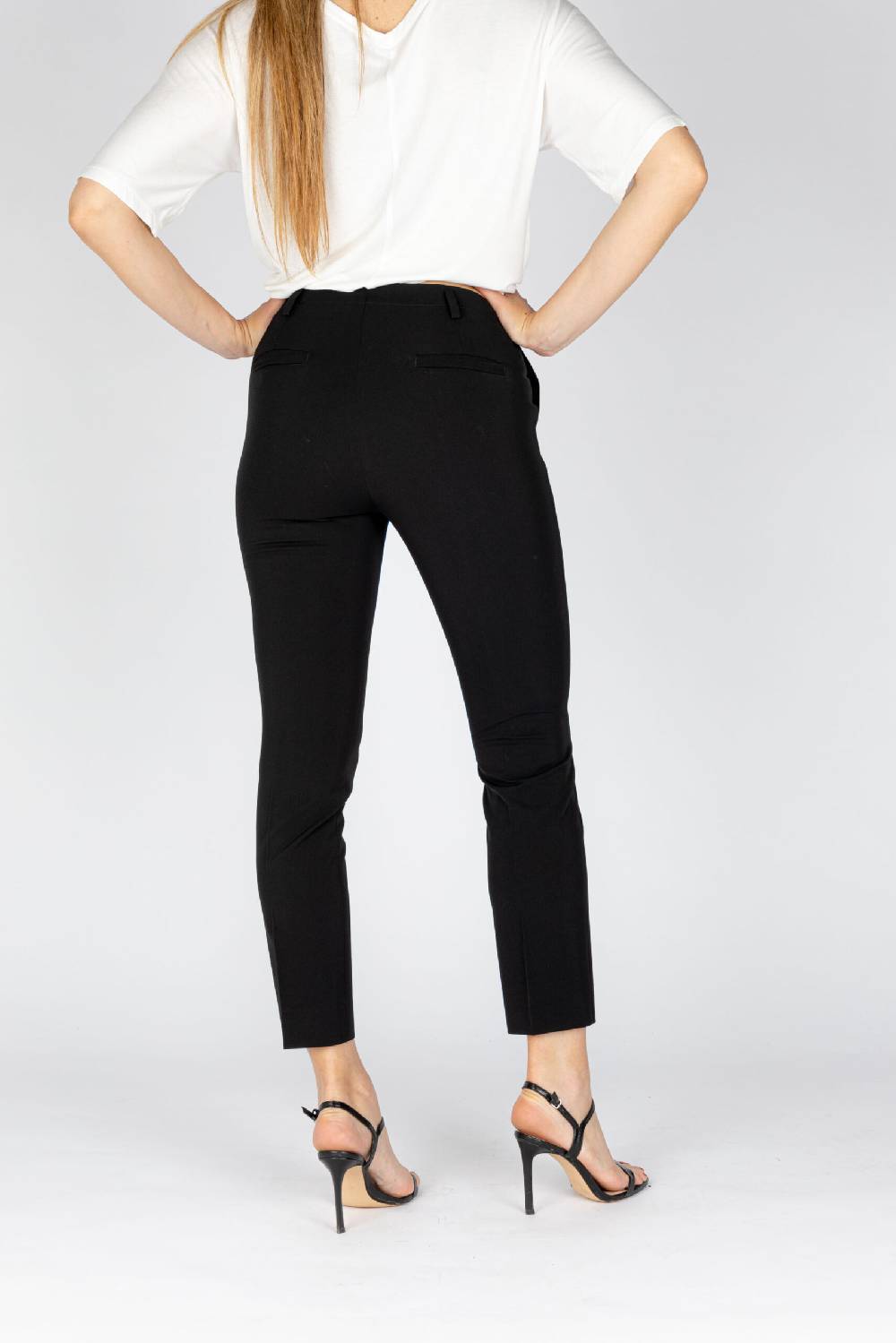 L.Pucci Pantaloni modello gamba stretta tessuto tecnico stretch colore nero Economico