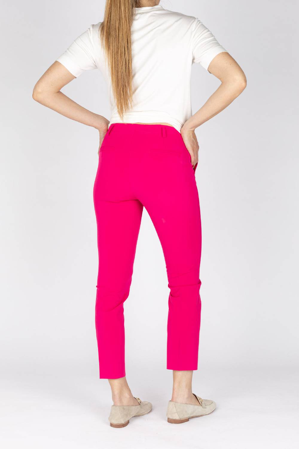 L.Pucci Pantaloni modello gamba stretta tessuto tecnico stretch colore fucsia Consegna Veloce
