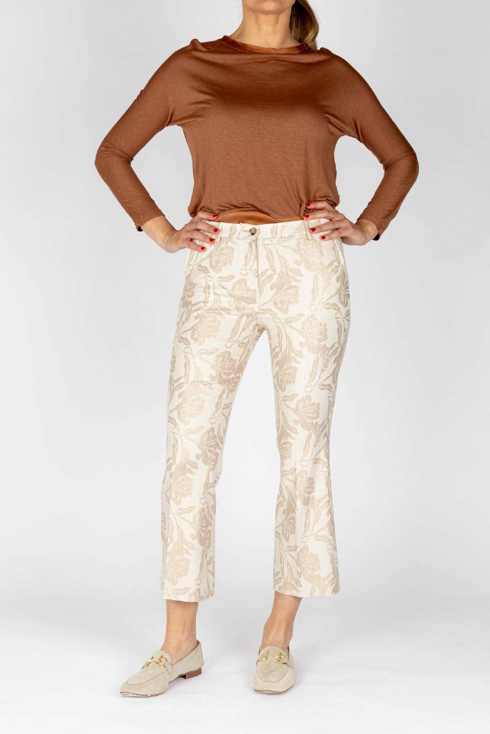 L.Pucci Pantaloni disegno fiore colore beige, linea zampetta tessuto jacquard lurex Convenienza