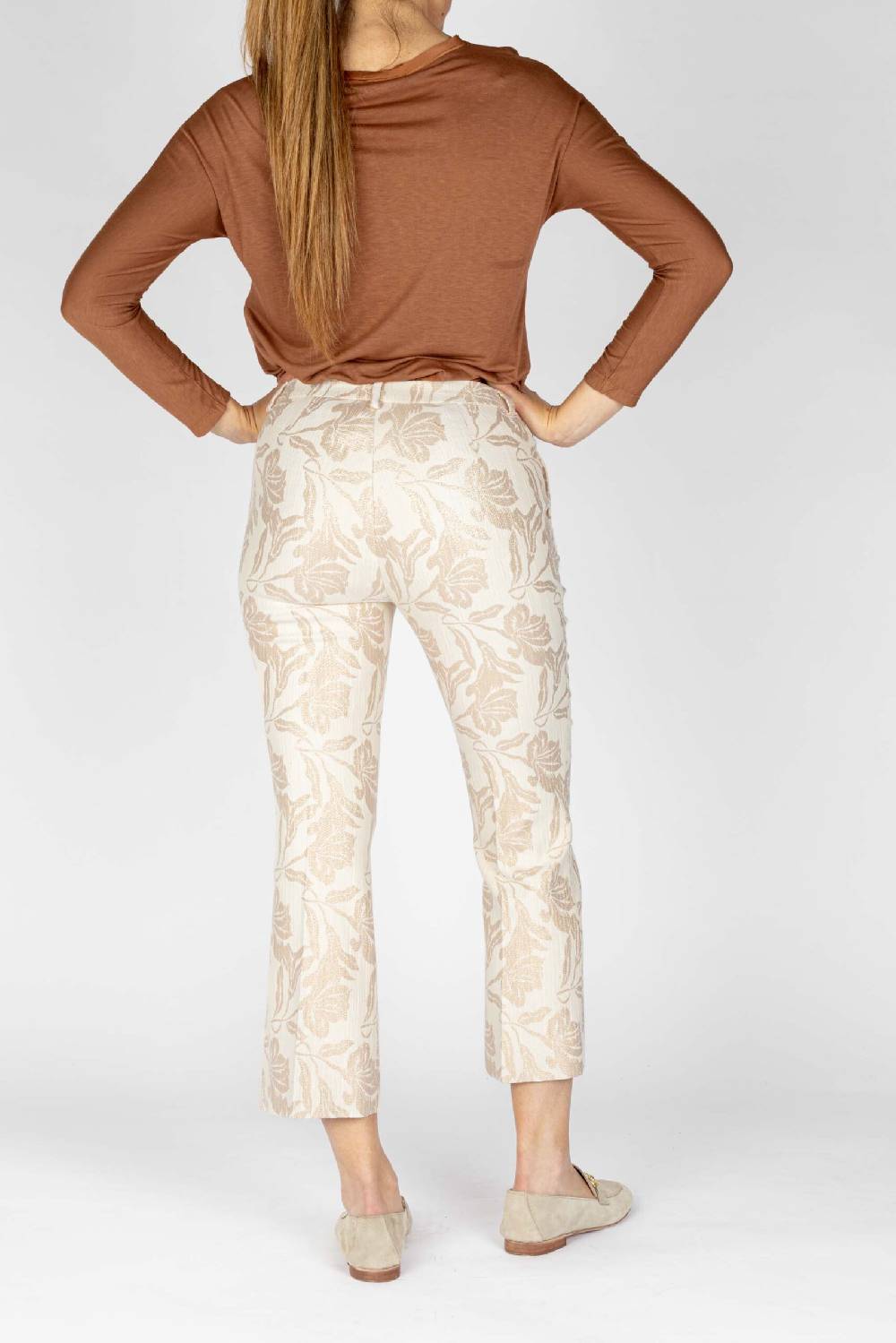 L.Pucci Pantaloni disegno fiore colore beige, linea zampetta tessuto jacquard lurex Convenienza