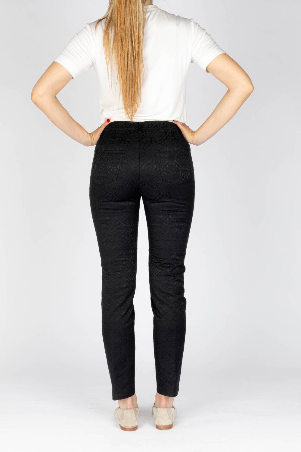 L.Pucci Pantaloni disegno fiore colore nero, linea Jeans tessuto jacquard Novità