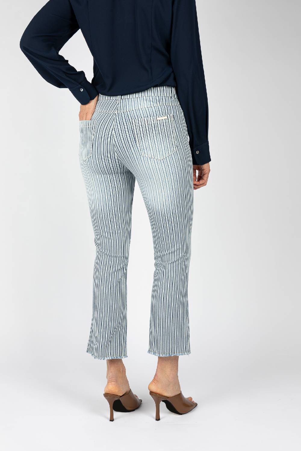 L.Pucci Pantaloni tessuto disegno riga colore blu, linea Jeans fondo a trombetta Offerta