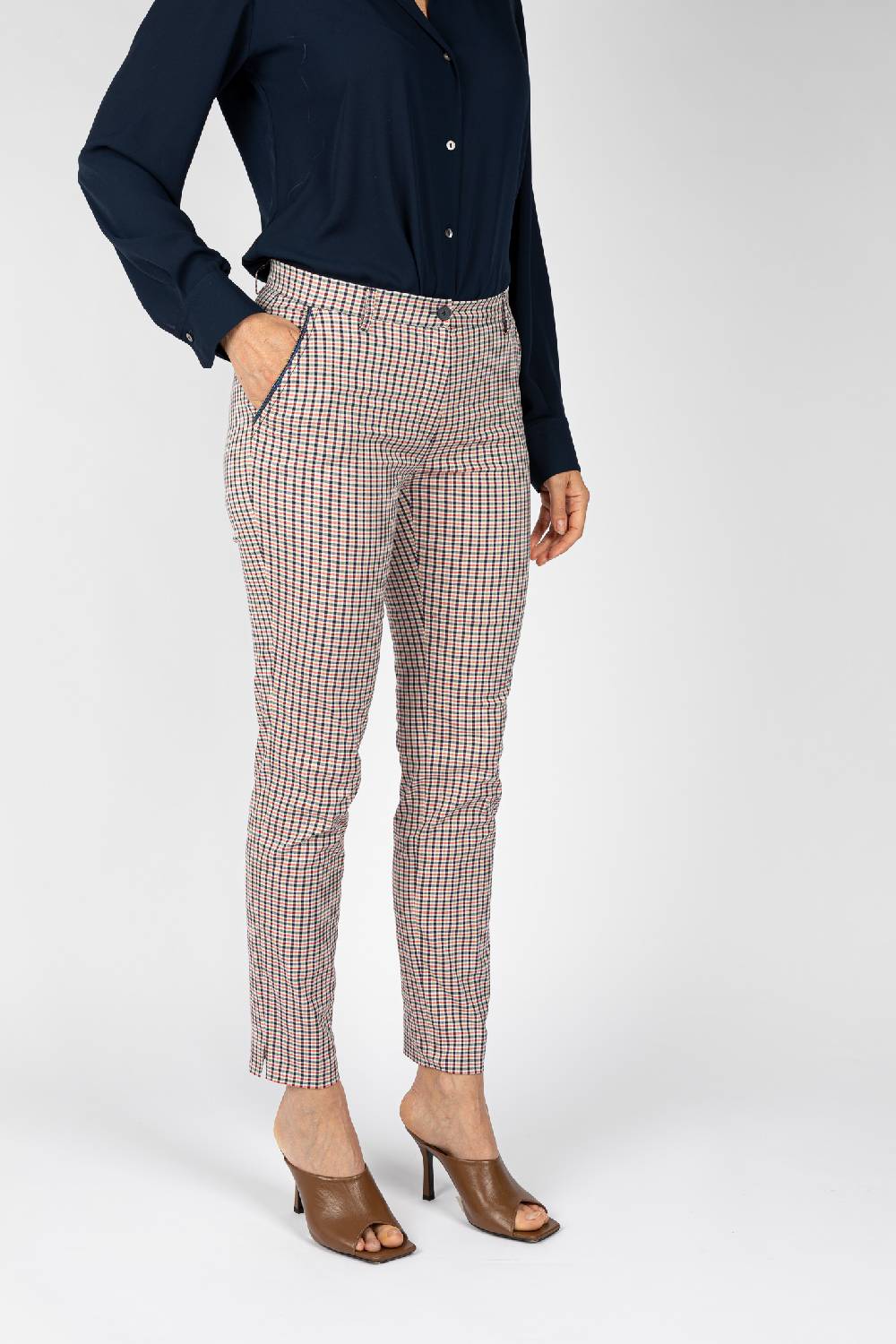 L.Pucci Pantaloni disegno quadretto in colore bianco-rosso-blu, linea a sigaretta Negozio