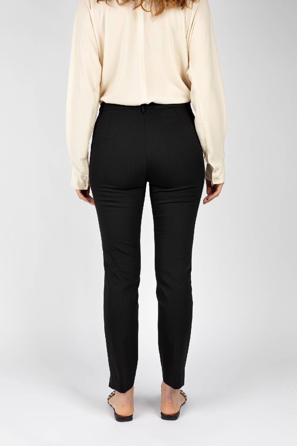 L.Pucci Pantaloni colore nero, linea a sigaretta In Saldo