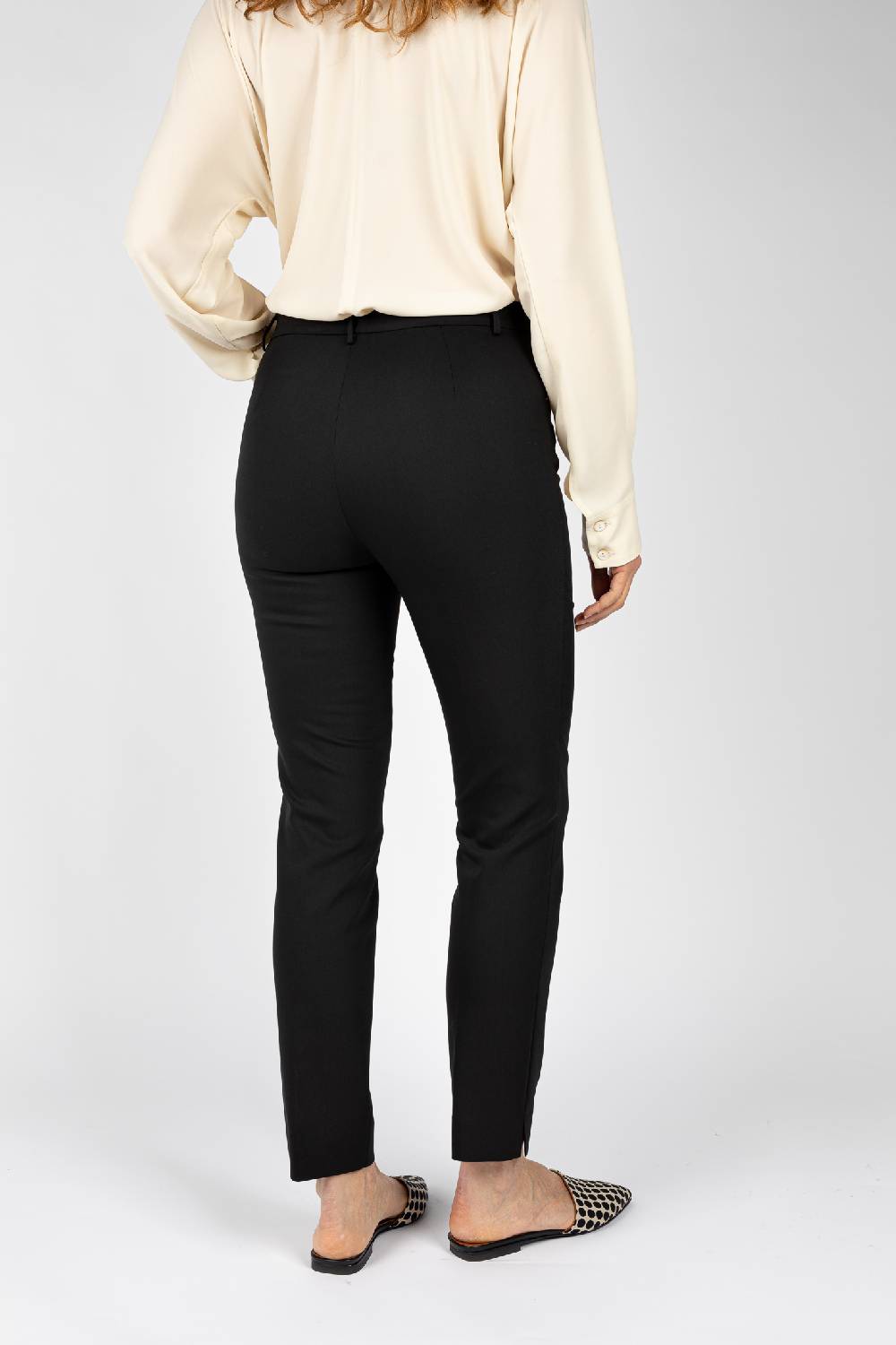 L.Pucci Pantaloni colore nero, linea a sigaretta In Saldo