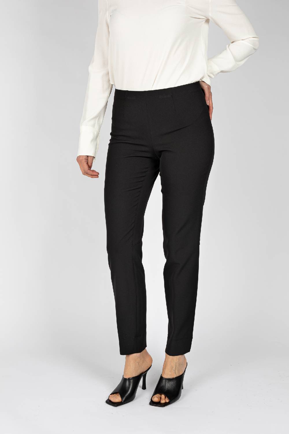 L.Pucci Pantaloni linea a sigaretta colore nero In Linea
