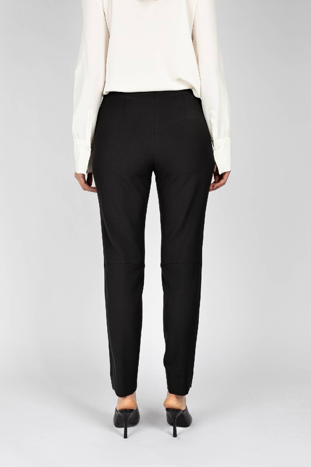 L.Pucci Pantaloni linea a sigaretta colore nero In Linea