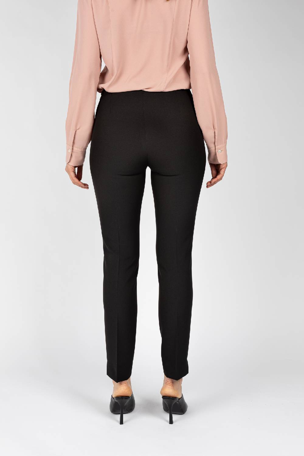 L.Pucci Pantaloni colore nero linea a gamba stretta da donna Acquista Ora