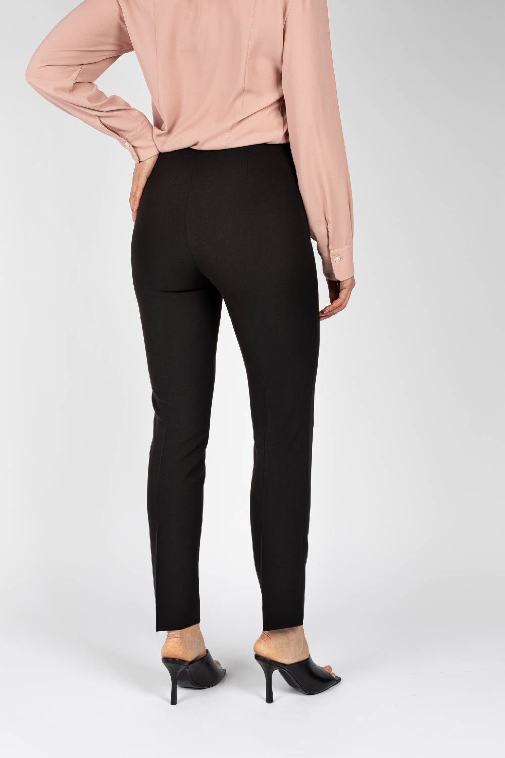 L.Pucci Pantaloni colore nero linea a gamba stretta da donna Acquista Ora