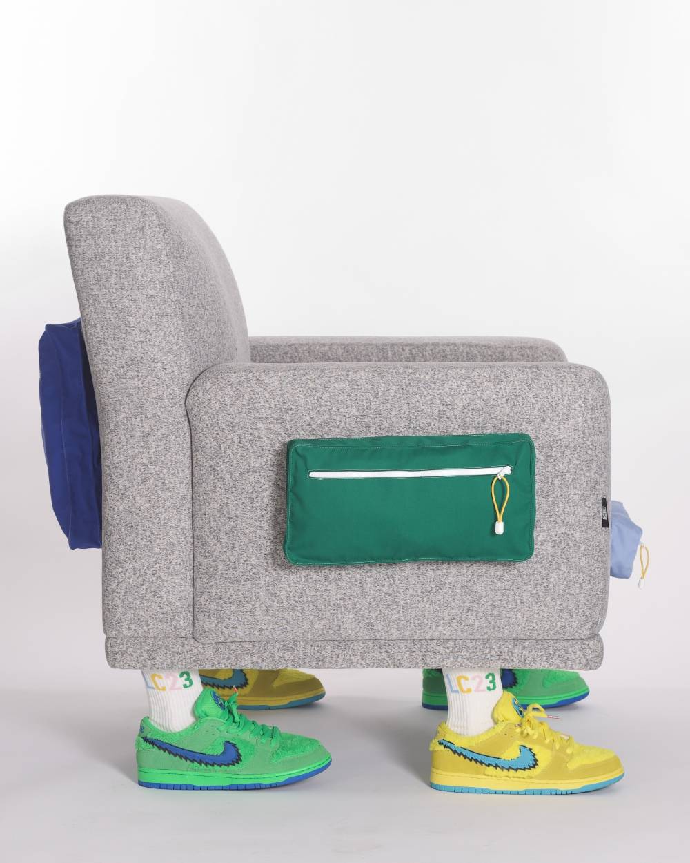 Lc23 Wood Feet Polartec Armchair Pezzi Unici