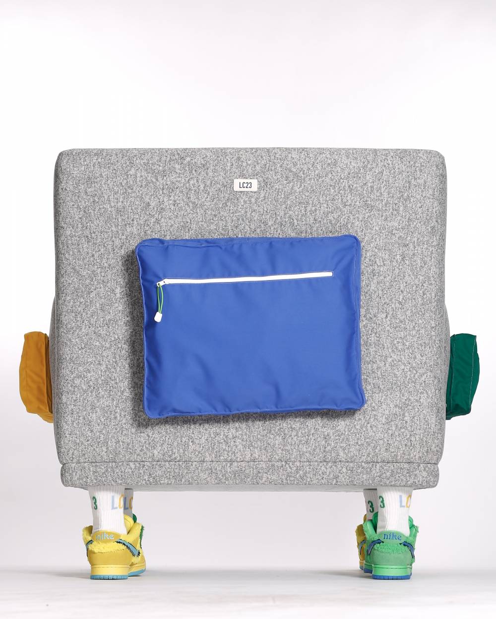 Lc23 Wood Feet Polartec Armchair Pezzi Unici