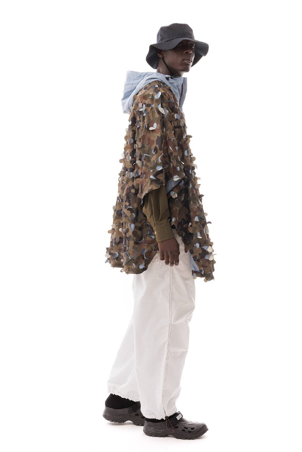 Lc23 Laserated Nylon Camo Cape Coat In Vendita