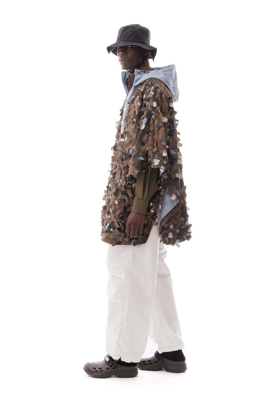 Lc23 Laserated Nylon Camo Cape Coat In Vendita