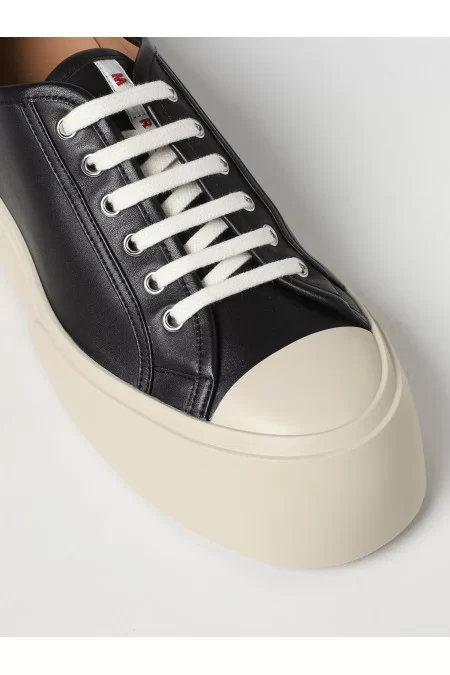 MARNI Scarpe Sneakers MARNI Modello PABLO con stringhe, confortevole e alla moda. Perfetto per un look casual o sportivo. Prodotto di alta qualità by MARNI. Acquista ora e completa il tuo outfit! Codice prodotto: SNZU002002P272 Prezzo Ridotto