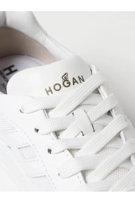 HOGAN Scarpe Hogan H630 Allacciato Tom Tessuto Scarpe Hogan in tessuto con chiusura a lacci per uomo. Stile e comfort incontrano la qualità italiana. Disponibile nel modello HXM6300FG70TCY B001 Offerte