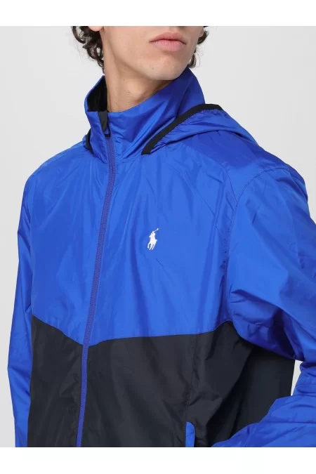 POLO RALPH LAUREN UOMO Maglietta Uomo Polo Ralph Lauren La maglietta da uomo Polo Ralph Lauren offre stile e qualità imbattibili. Realizzata con tessuti di alta qualità per un comfort duraturo. Perfetta per un look casual eleg Consegna Veloce