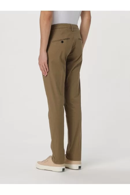 DONDUP Pantaloni di alta qualità da DONDUP Scopri i pantaloni di alta qualità di DONDUP, marchio conosciuto per il suo stile unico e la sua attenzione ai dettagli. Vestibilità perfetta e materiali pregiati Negozi Online
