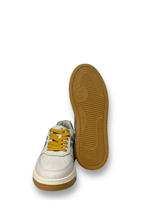 HOGAN Scarpe Hogan: Stile e Comfort Le sneakers Hogan sono sinonimo di eleganza e qualità. Realizzate con materiali pregiati, garantiscono comfort e stile ineguagliabili. Scopri la collezione! Pezzi Unici