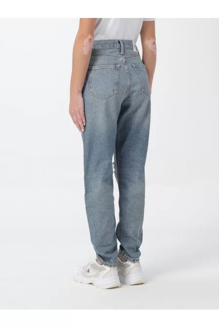 CALVIN KLEIN Jeans delle donne di Calvin Klein Il marchio di moda Calvin Klein presenta i jeans femminili dal design elegante e di alta qualità. Perfetti per ogni occasione Sottocosto