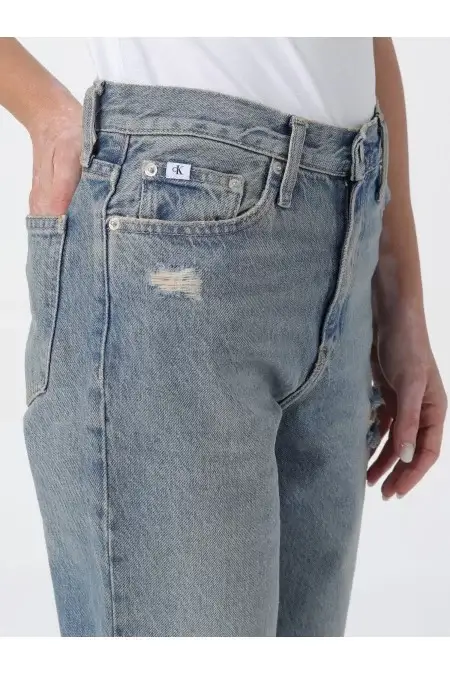 CALVIN KLEIN Jeans delle donne di Calvin Klein Il marchio di moda Calvin Klein presenta i jeans femminili dal design elegante e di alta qualità. Perfetti per ogni occasione Sottocosto
