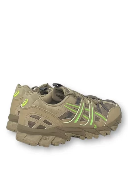 ASICS GEL SONOMA 1550 ASICS 1201B006 200 Scarpe da corsa ASICS GEL SONOMA 1550. Codice modello: 1201B006. Colore: marrone. Perfette per la corsa su terreni misti Outlet