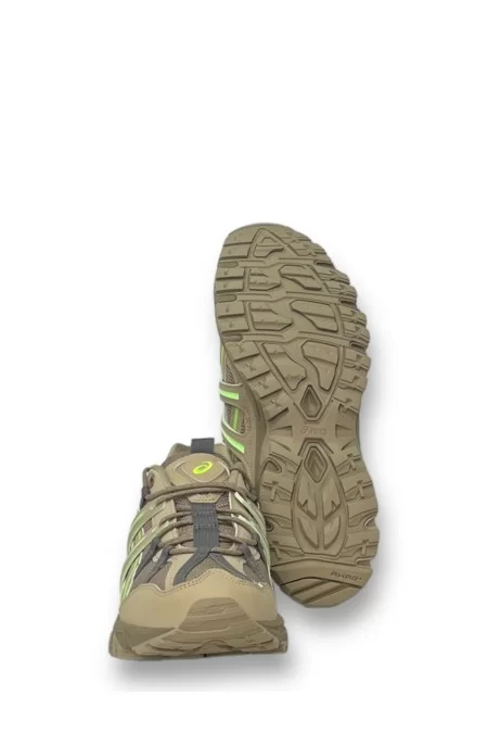 ASICS GEL SONOMA 1550 ASICS 1201B006 200 Scarpe da corsa ASICS GEL SONOMA 1550. Codice modello: 1201B006. Colore: marrone. Perfette per la corsa su terreni misti Outlet
