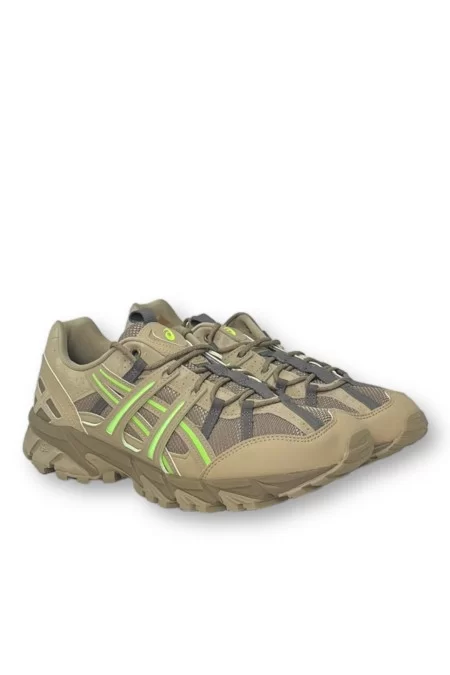 ASICS GEL SONOMA 1550 ASICS 1201B006 200 Scarpe da corsa ASICS GEL SONOMA 1550. Codice modello: 1201B006. Colore: marrone. Perfette per la corsa su terreni misti Outlet