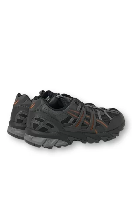 ASICS Descrizione Prodotto La scarpa da corsa Asics Gel Sonoma 1550 offre comfort e supporto con la tecnologia Gel. Perfetta per trail running. Caratteristiche: Tecnologia Gel per ammortizzazione Design robusto per trail running Saldi