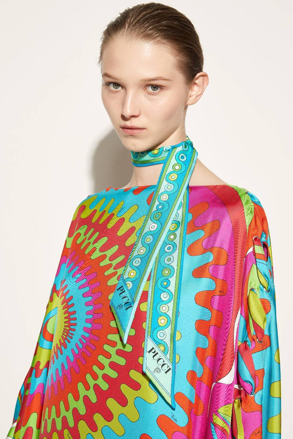 Pucci Foulard in seta con stampa Iride 50% di sconto per tempo limitato