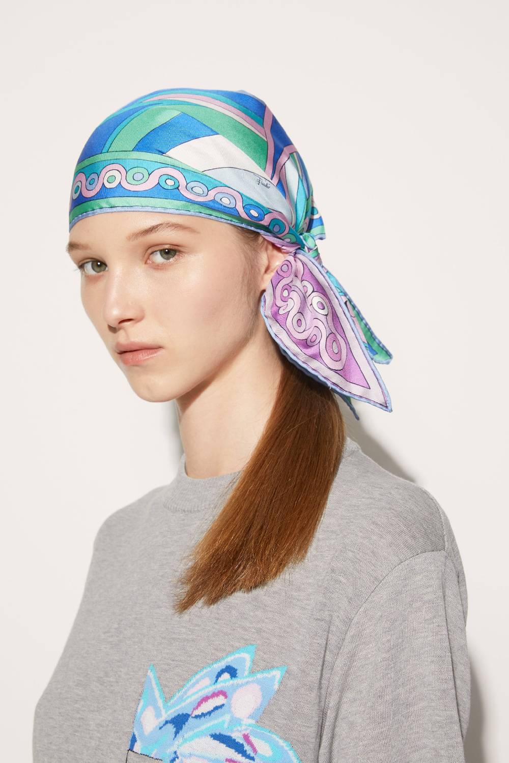 Pucci Foulard in seta con stampe Iride e Onde Acquista Ora
