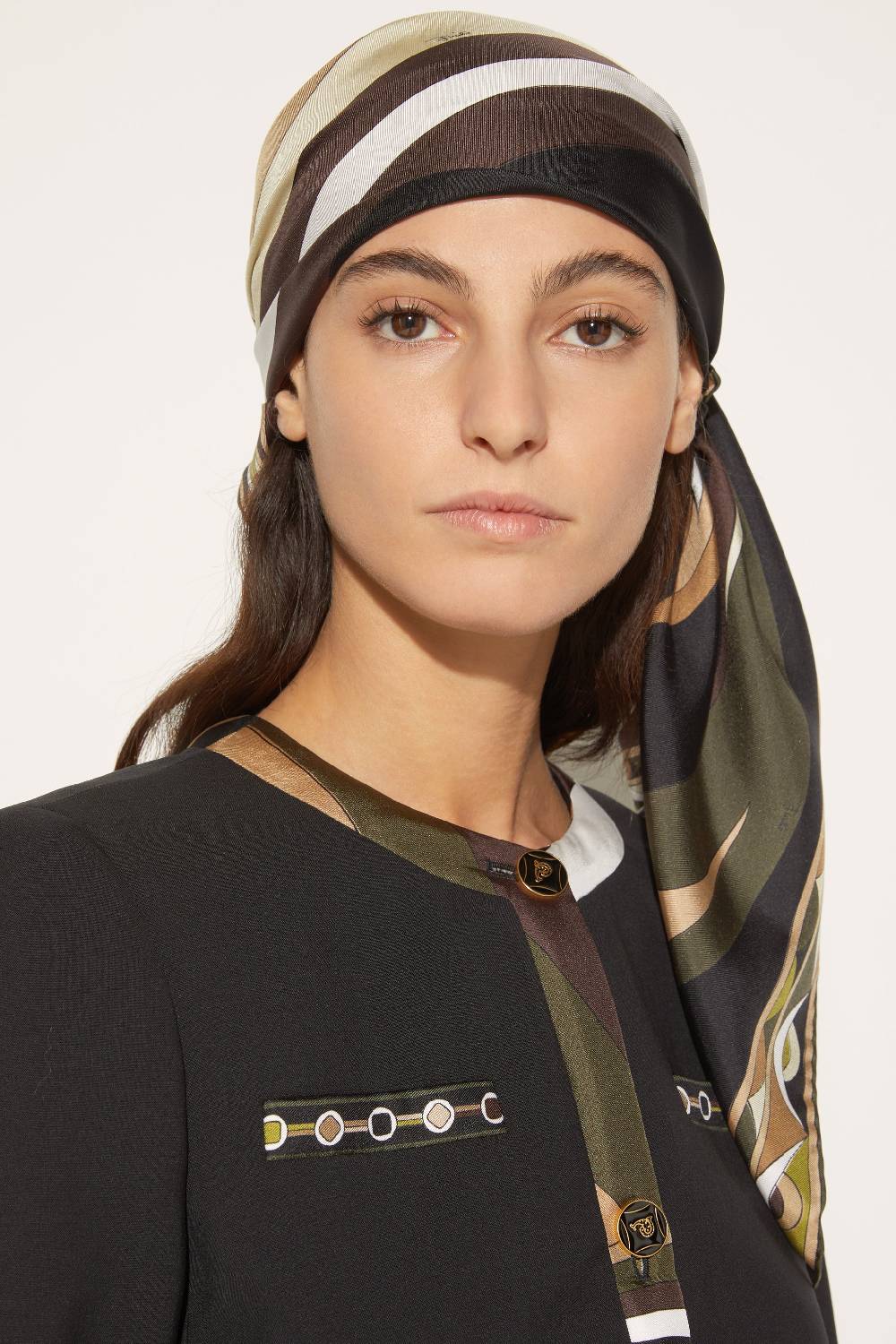 Pucci Carré grande in seta con stampa Cigni Super sconto