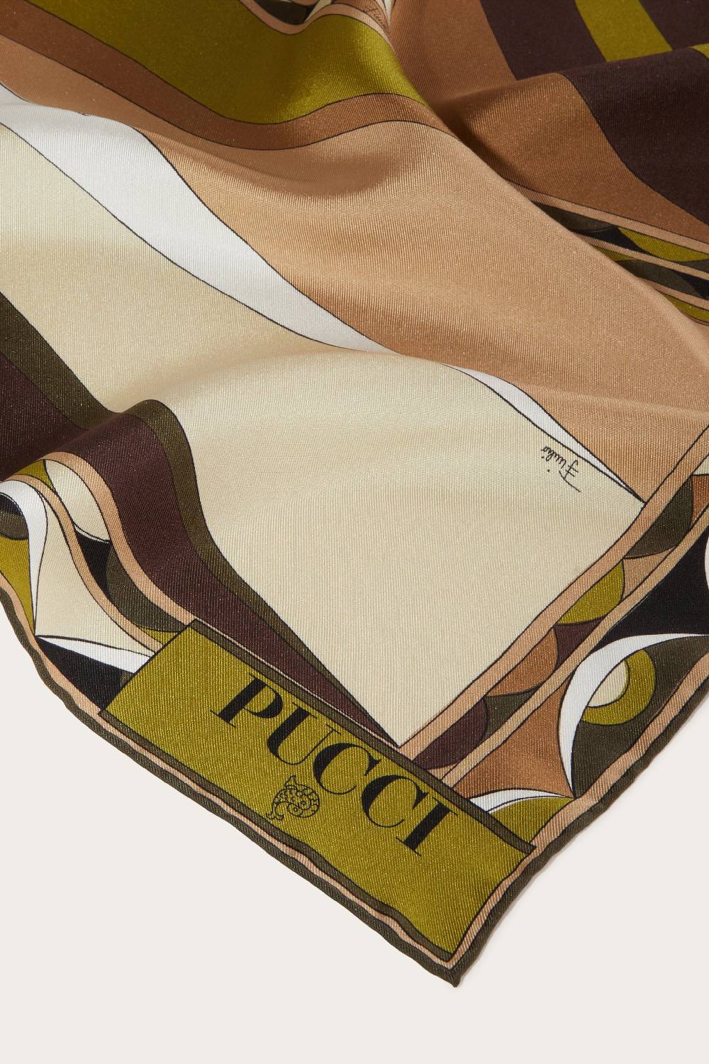 Pucci Carré grande in seta con stampa Cigni Super sconto