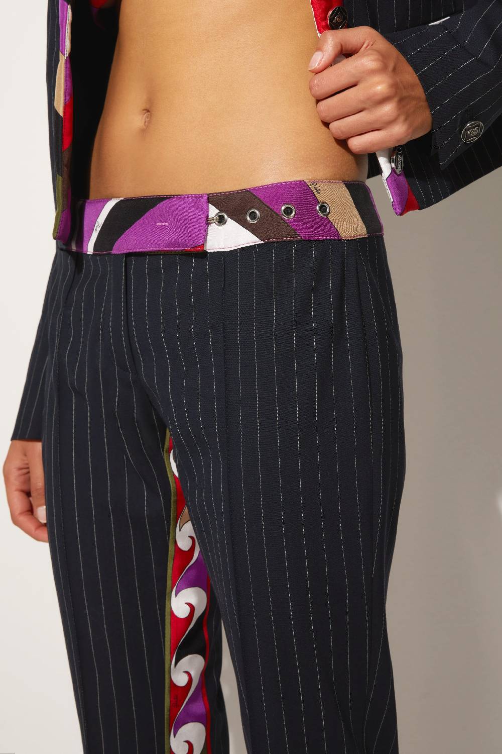 Pucci Pantaloni gessati con finiture Iride e Cigni Fornitura limitata