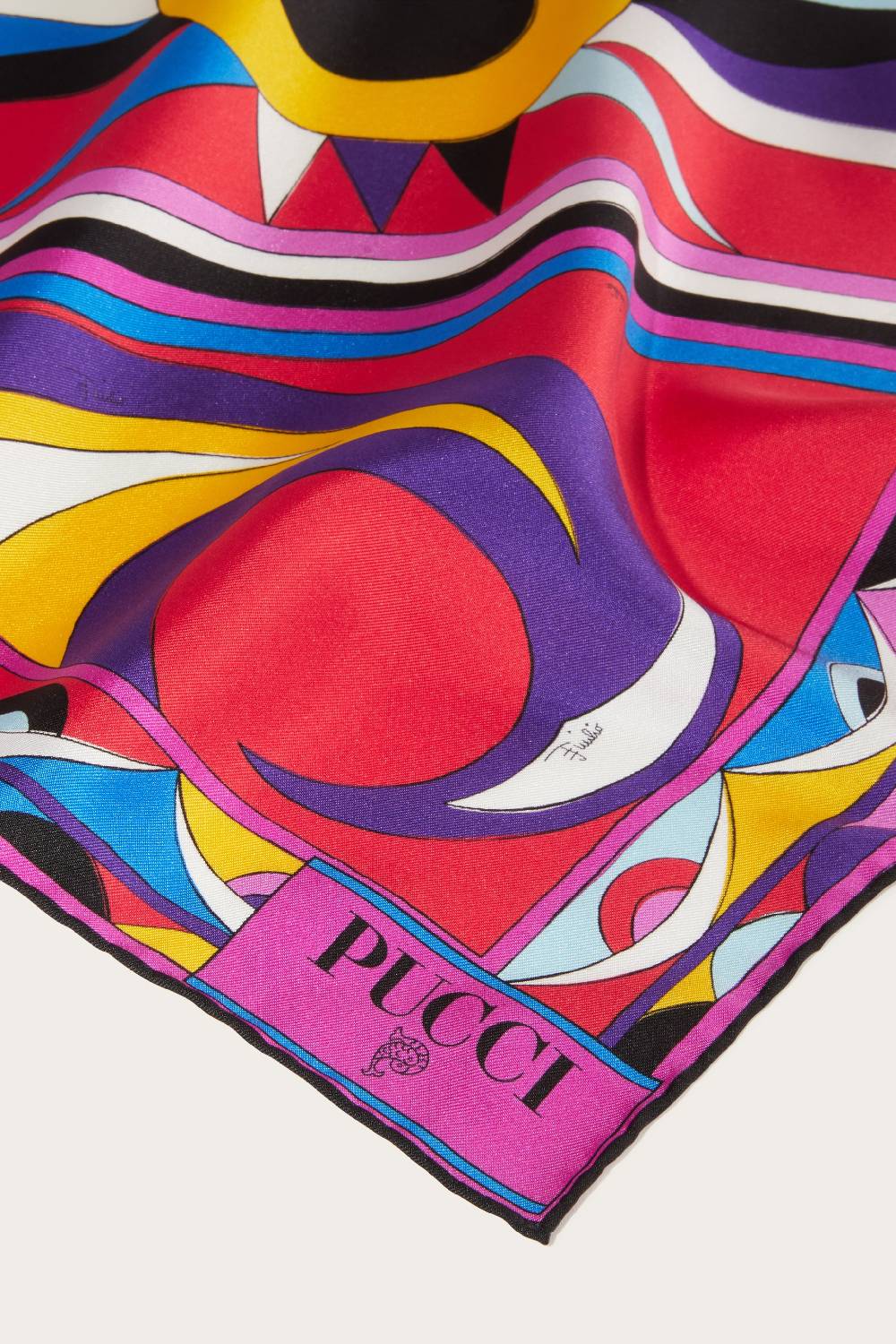 Pucci Carré piccolo in seta con stampa Cigni Prezzo Ridotto