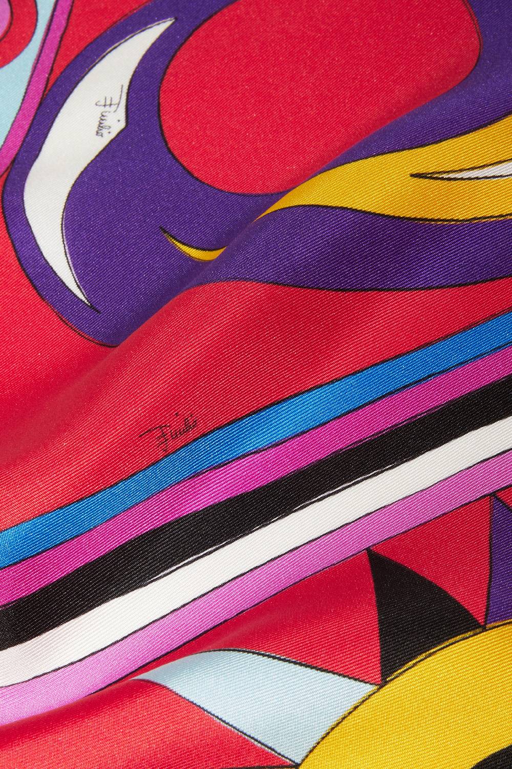 Pucci Carré piccolo in seta con stampa Cigni Prezzo Ridotto