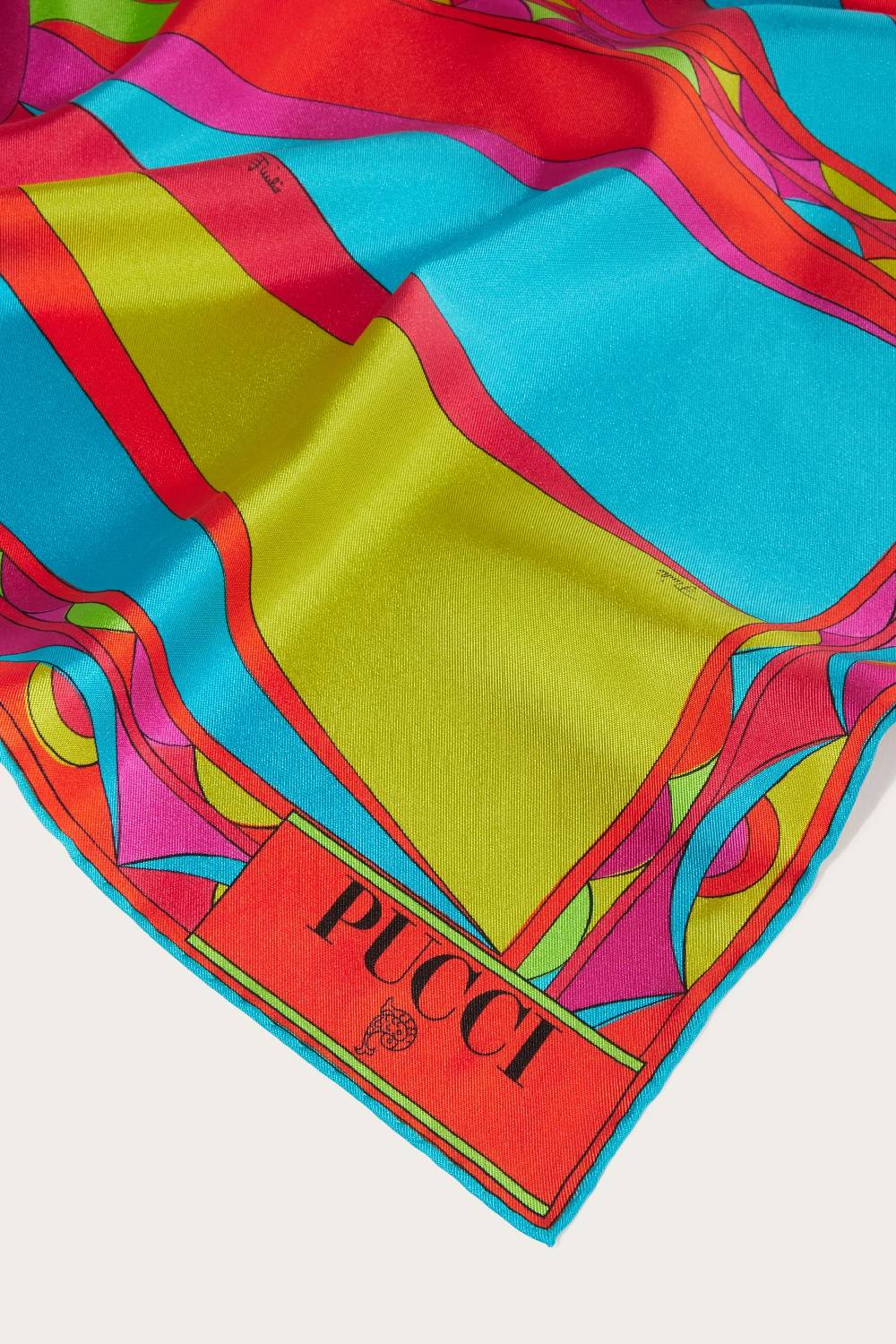 Pucci Carré grande in seta con stampa Cigni Sottocosto