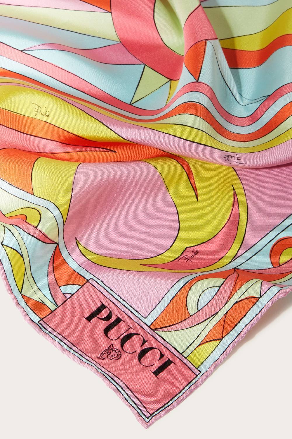 Pucci Carré piccolo in seta con stampa Cigni Offerta natalizia