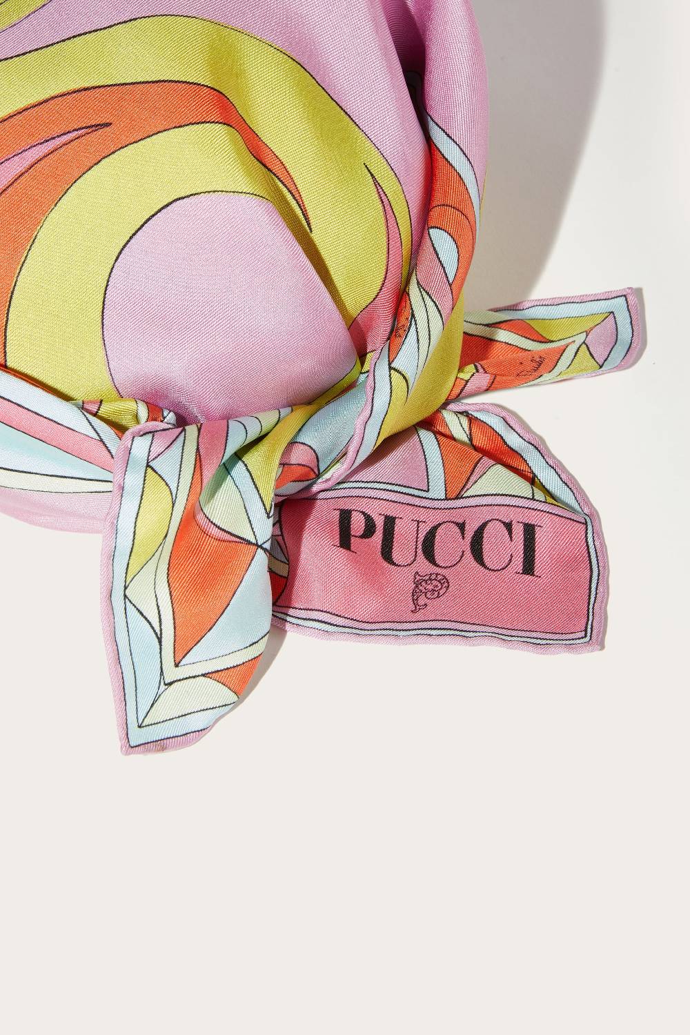 Pucci Cappello in seta con stampe Cigni e Iride Offerta Pasqua
