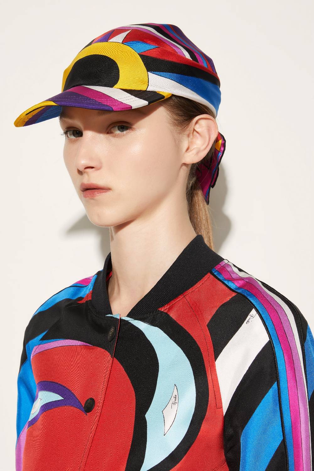 Pucci Cappello in seta con stampe Cigni e Iride Offerta San Valentino