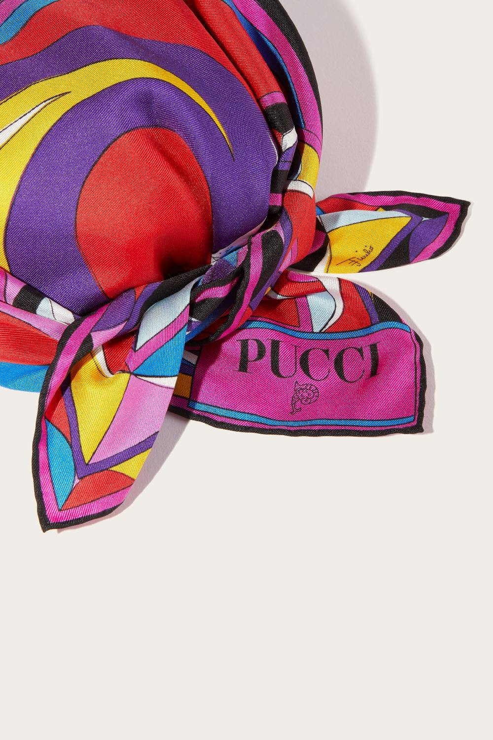 Pucci Cappello in seta con stampe Cigni e Iride Offerta San Valentino