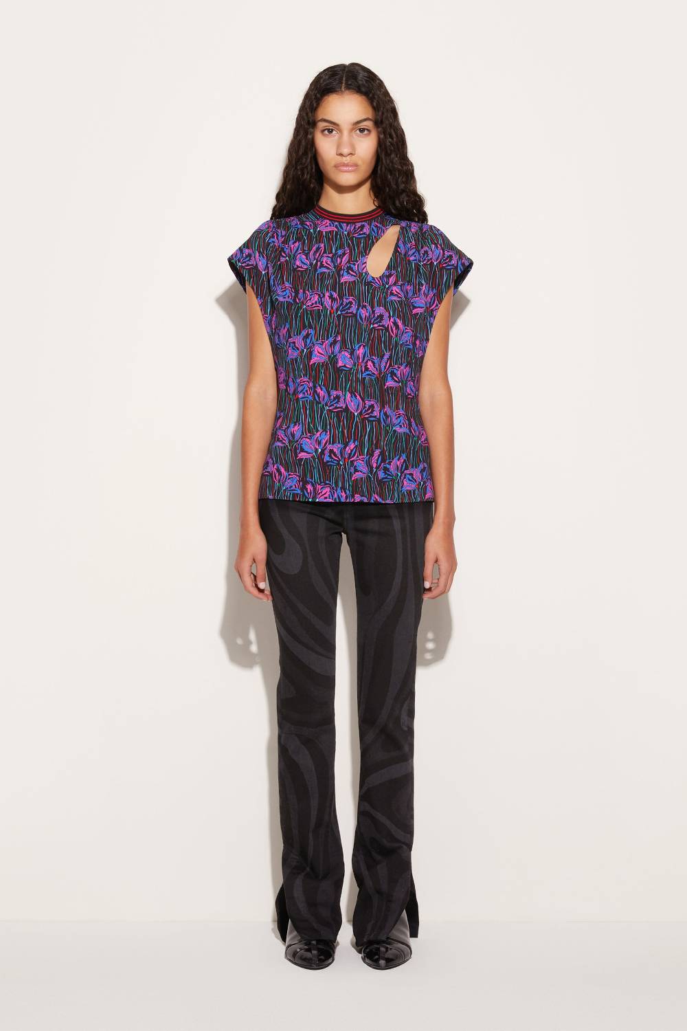 Pucci Top con stampa Fior di Loto e cut-out Sostegno trimestrale