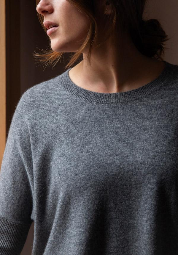 Rose & Lini ABSOLUT CASHMERE “PONCHO ASTRID” DARK GREY 2025