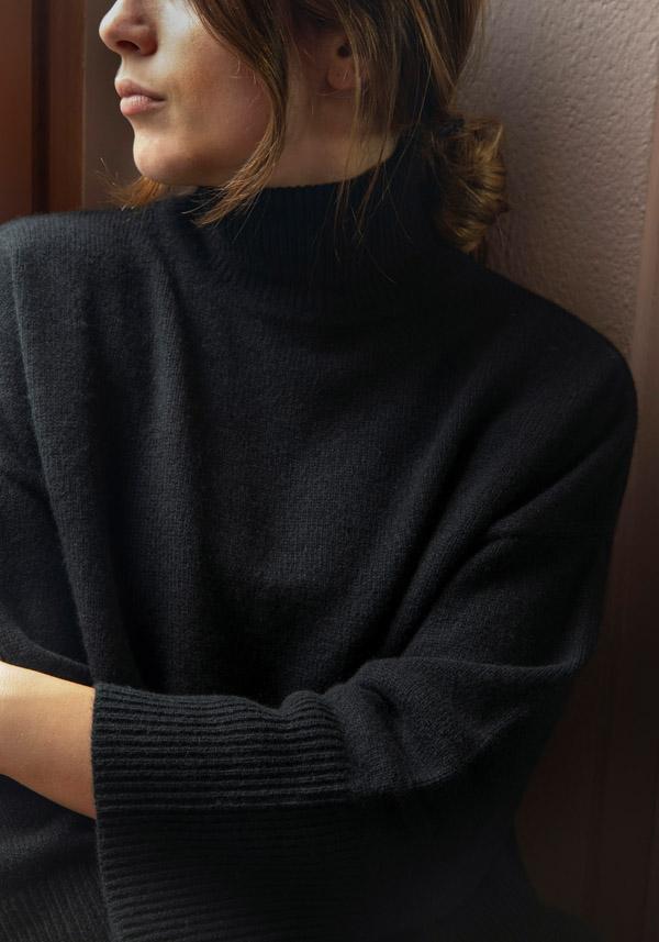 Rose & Lini BE YOU CASHMERE “TURTLE NECK” BLACK KNIT Acquista Ora