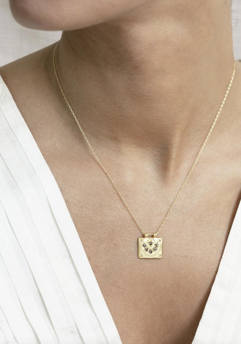 Rose & Lini 5 OCTOBRE “GAIA” GOLD MEDAL NECKLACE Saldi Di Fabbrica
