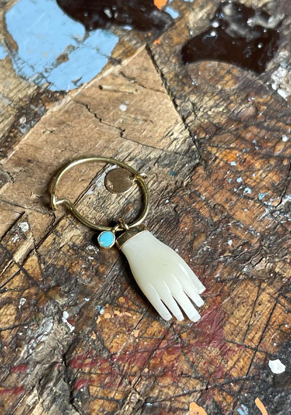 Rose & Lini 5 OCTOBRE “HEYDIE” GOLD & TURQUOISE SINGLE EARRING Sostegno trimestrale