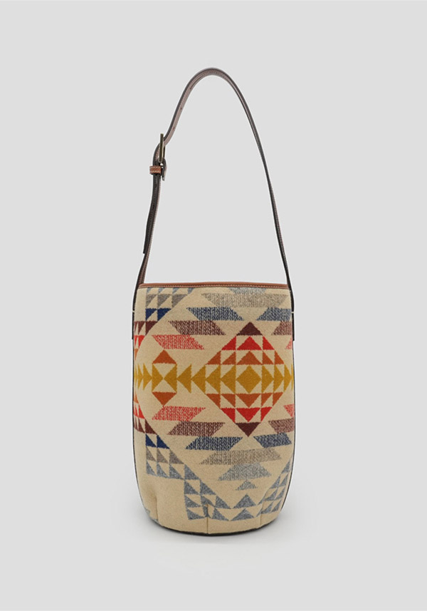 Rose & Lini A VACATION “MARCHE” SMITH ROCK BUCKET BAG 2025