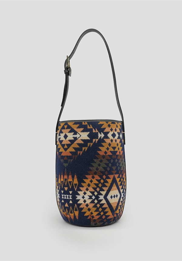Rose & Lini A VACATION “MARCHE” TRAILS NAVY BUCKET BAG Qualità